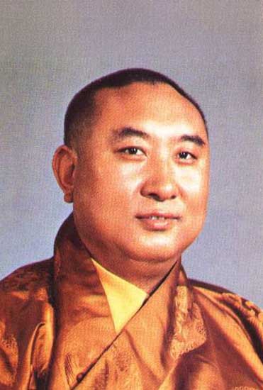 Portrait of Lobsang Choekyi Gyaltsen The 10th Panchen Lama with a grey background wearing traditional robes.
